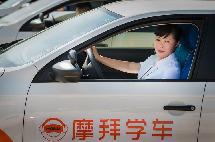 代表人李俊,公司经营范围包括:机动车驾驶员培训;汽车租赁;代驾服务